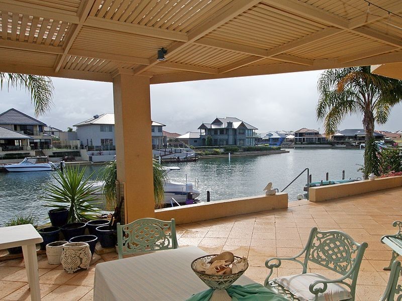 18 Santavea Mews, Halls Head WA 6210