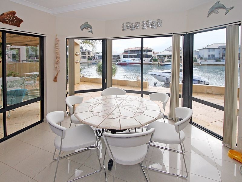 18 Santavea Mews, Halls Head WA 6210