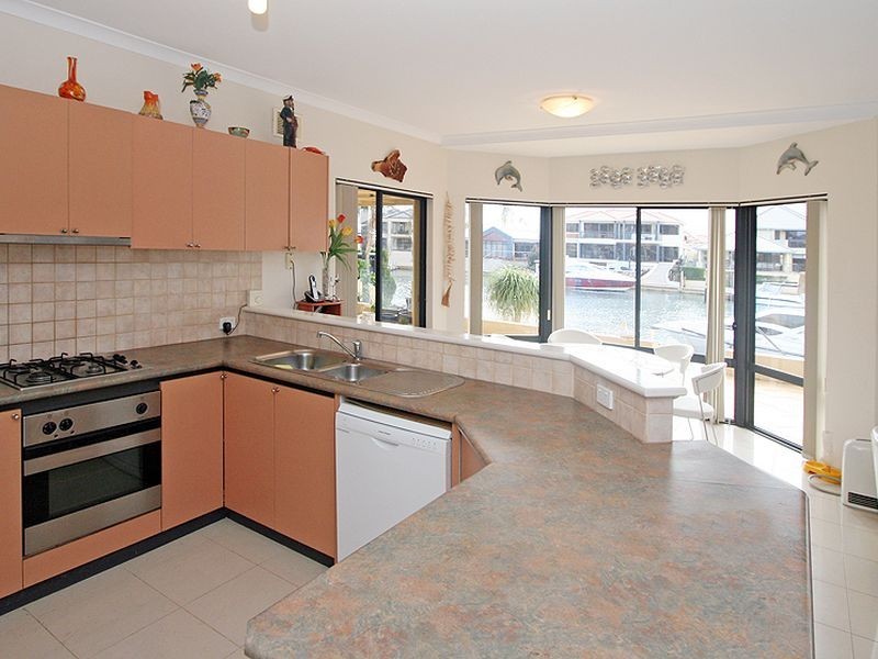 18 Santavea Mews, Halls Head WA 6210