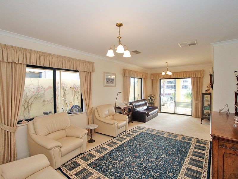 18 Santavea Mews, Halls Head WA 6210