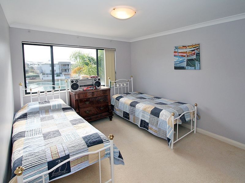 18 Santavea Mews, Halls Head WA 6210