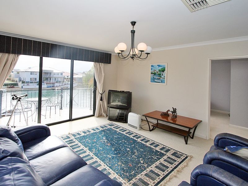 18 Santavea Mews, Halls Head WA 6210