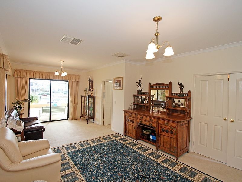 18 Santavea Mews, Halls Head WA 6210