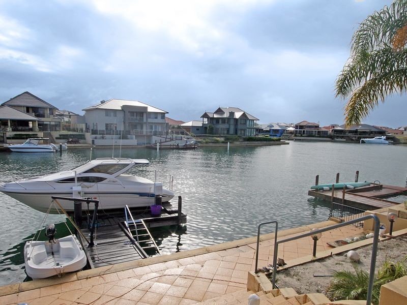 18 Santavea Mews, Halls Head WA 6210