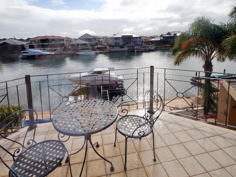 18 Santavea Mews, Halls Head WA 6210