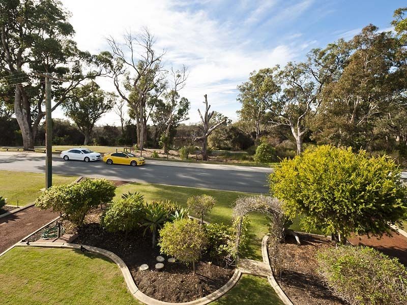 22 Redcliffe Road, Greenfields WA 6210