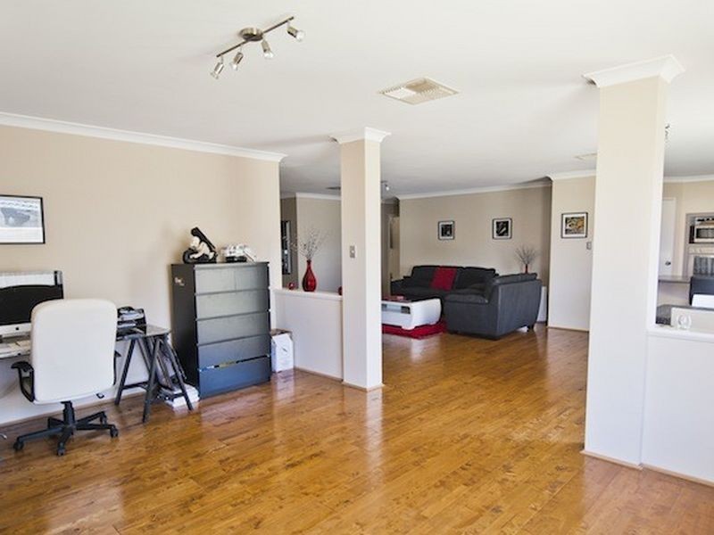 40 Albina Chase, Lakelands WA 6180