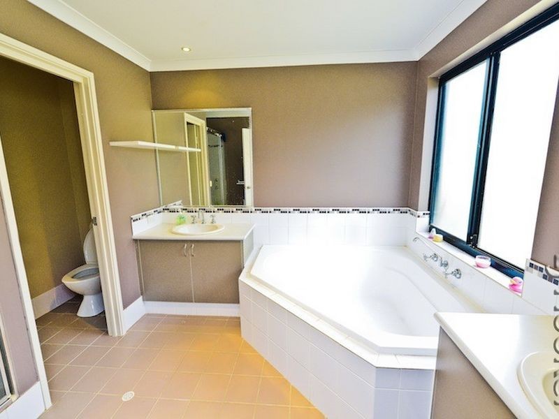 40 Albina Chase, Lakelands WA 6180