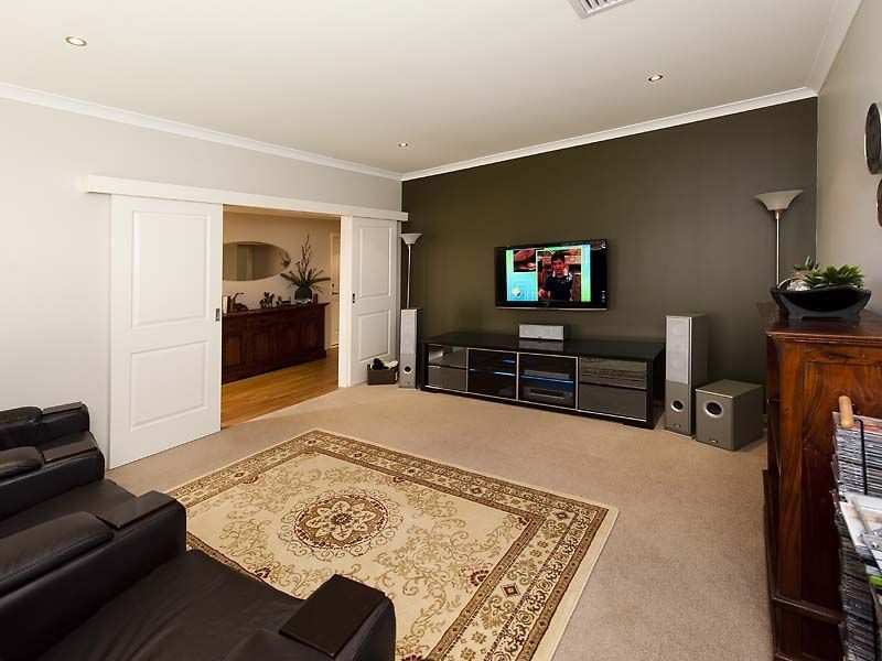 5 Scottsdale Turn, Meadow Springs WA 6210