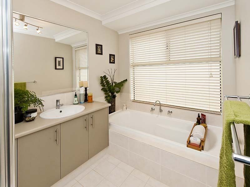5 Scottsdale Turn, Meadow Springs WA 6210