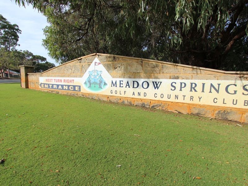 5 Scottsdale Turn, Meadow Springs WA 6210