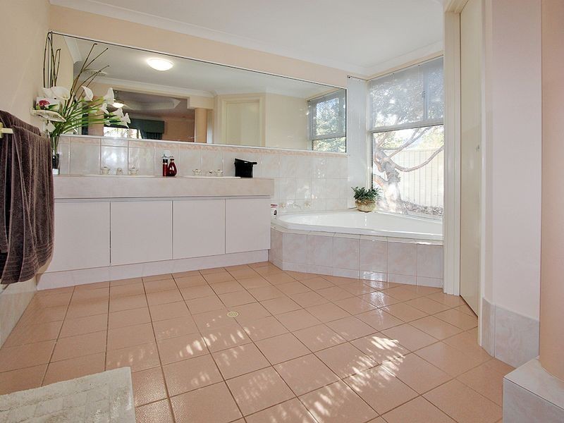 37 Silverton Crescent, Erskine WA 6210