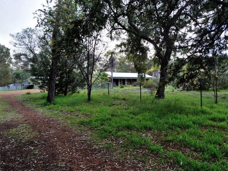 101 Tuart Grove Avenue, Lake Clifton WA 6215