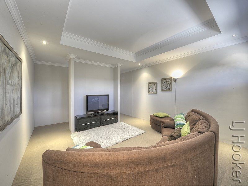 21 Waterlily Drive, Dudley Park WA 6210