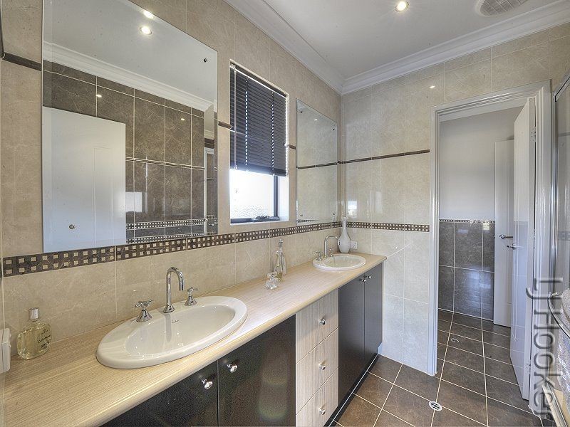 21 Waterlily Drive, Dudley Park WA 6210