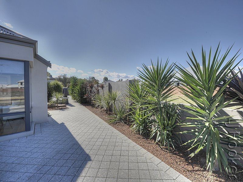 21 Waterlily Drive, Dudley Park WA 6210