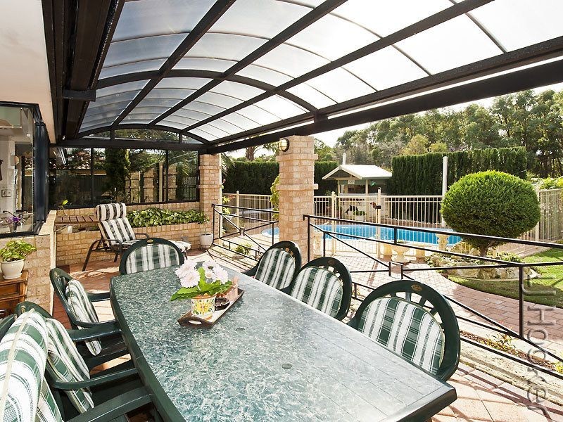 22 Paradise Circuit, Halls Head WA 6210
