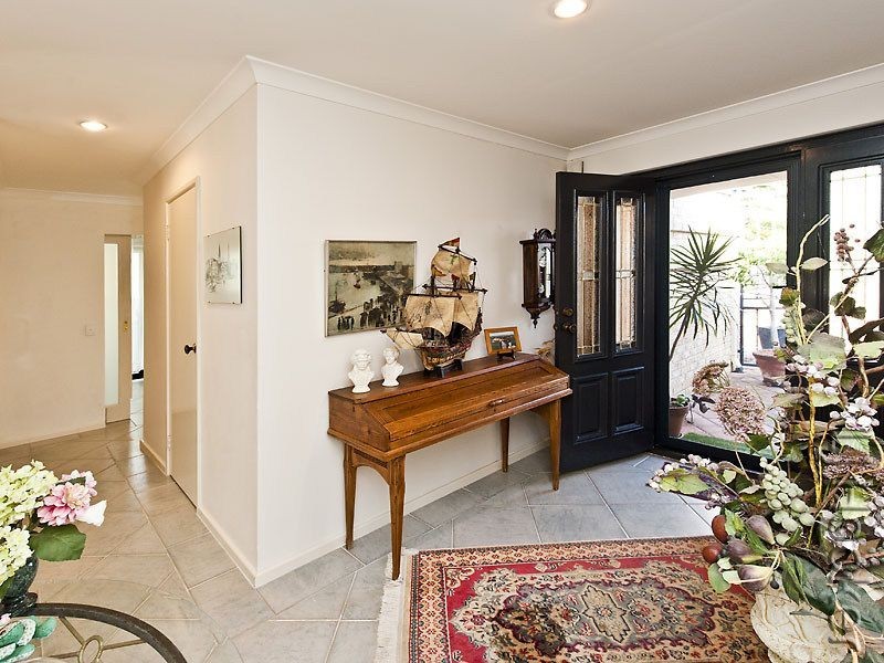 22 Paradise Circuit, Halls Head WA 6210