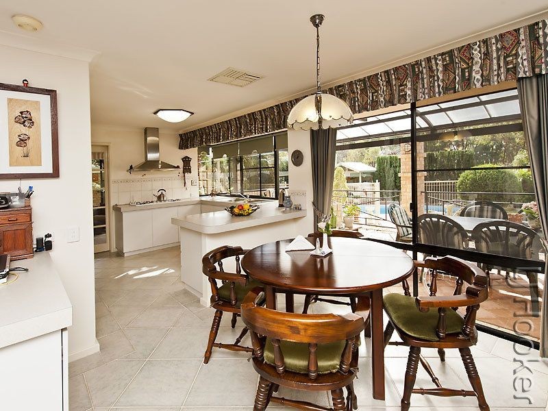 22 Paradise Circuit, Halls Head WA 6210