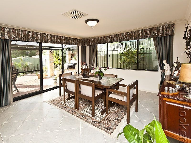 22 Paradise Circuit, Halls Head WA 6210