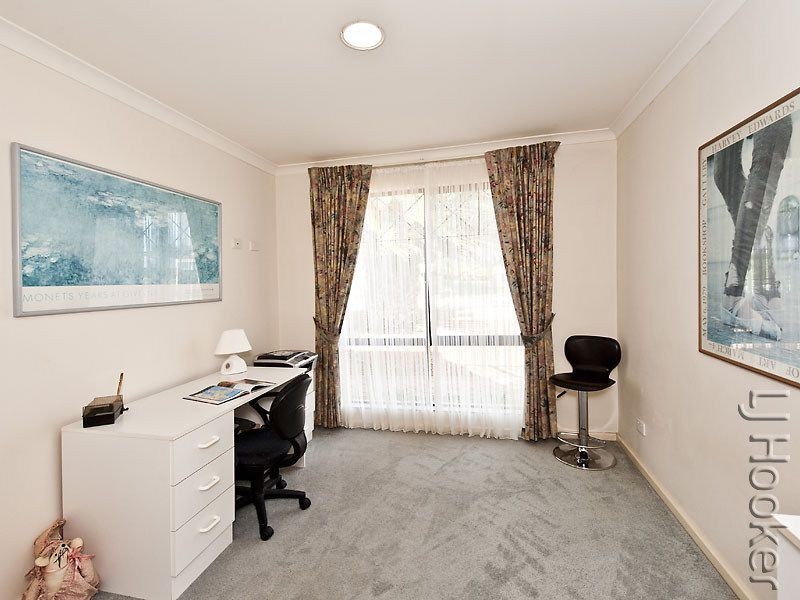 22 Paradise Circuit, Halls Head WA 6210