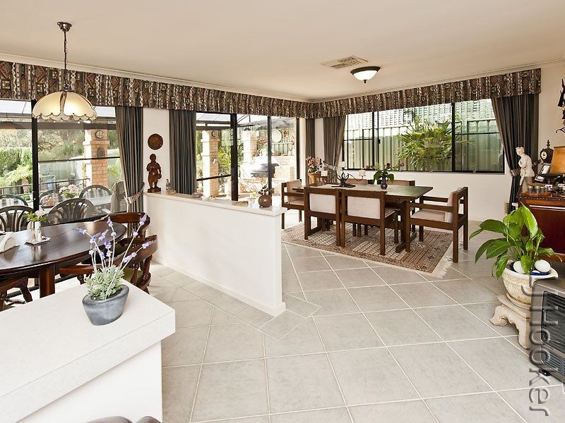 22 Paradise Circuit, Halls Head WA 6210