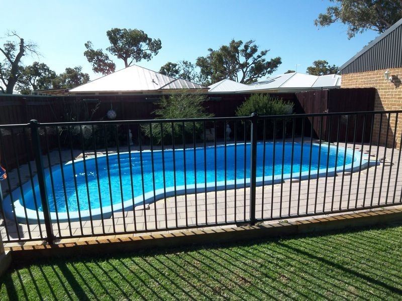 11 Riverina Avenue, Coodanup WA 6210