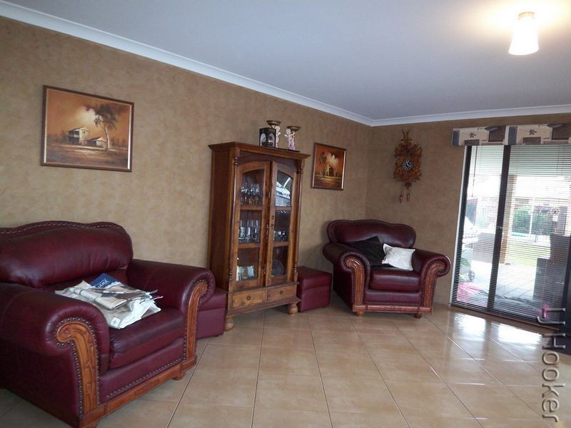 11 Riverina Avenue, Coodanup WA 6210