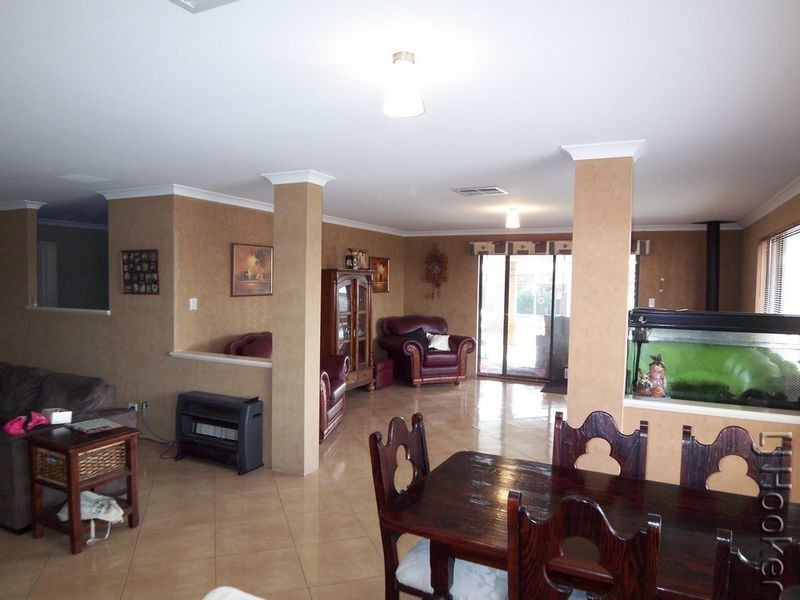 11 Riverina Avenue, Coodanup WA 6210