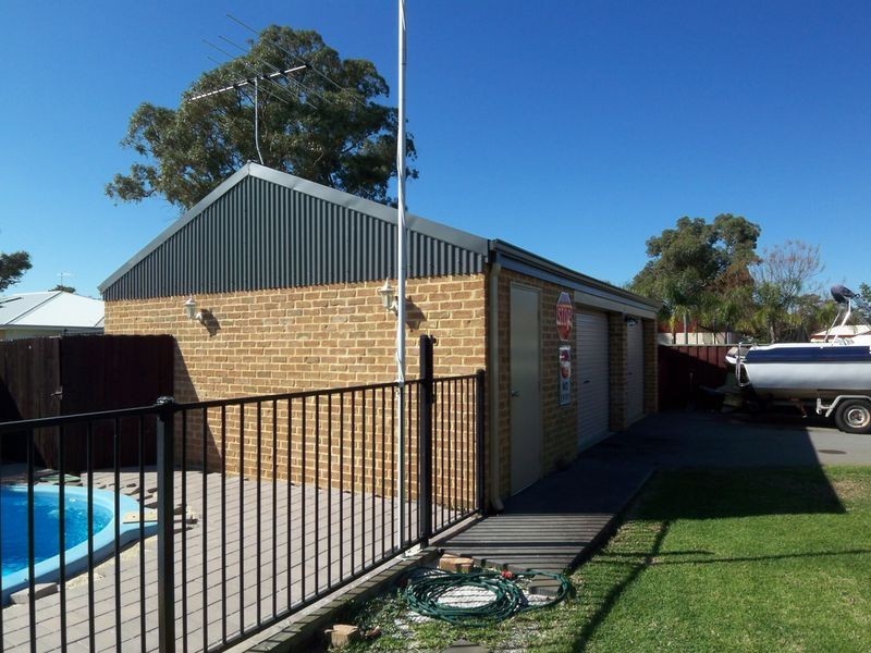 11 Riverina Avenue, Coodanup WA 6210