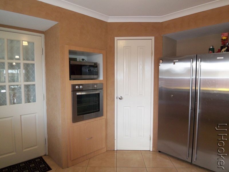 11 Riverina Avenue, Coodanup WA 6210