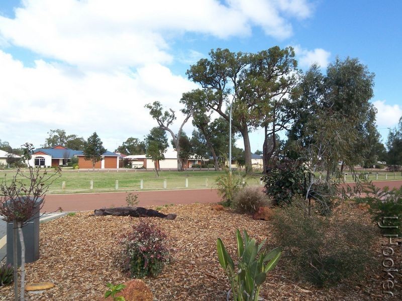11 Riverina Avenue, Coodanup WA 6210