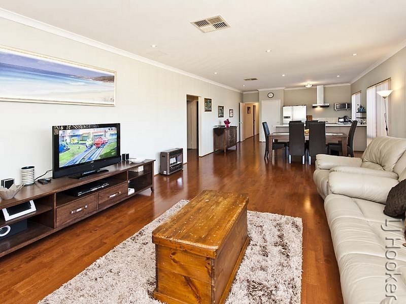 23 Lascelles Circus, Lakelands WA 6180