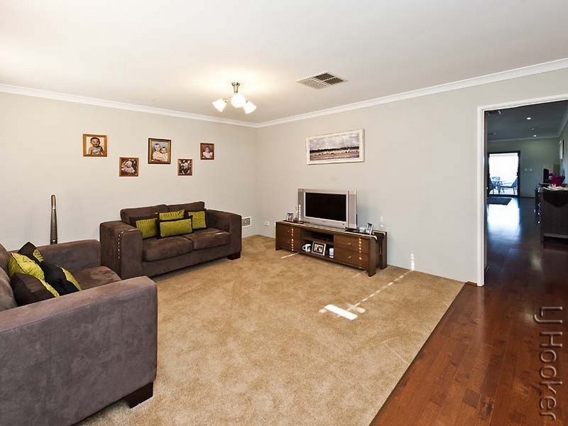 23 Lascelles Circus, Lakelands WA 6180