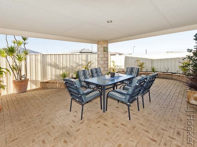 23 Lascelles Circus, Lakelands WA 6180