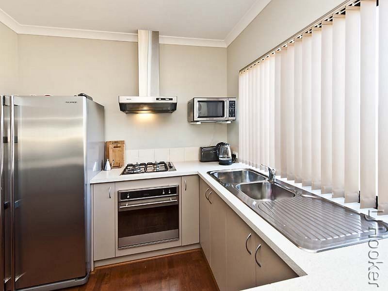 23 Lascelles Circus, Lakelands WA 6180