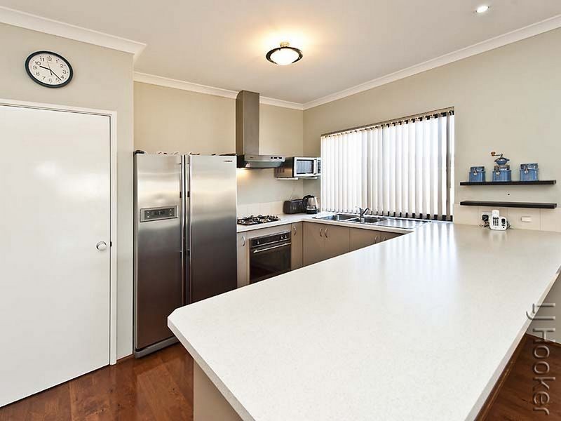 23 Lascelles Circus, Lakelands WA 6180