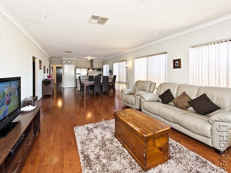 23 Lascelles Circus, Lakelands WA 6180