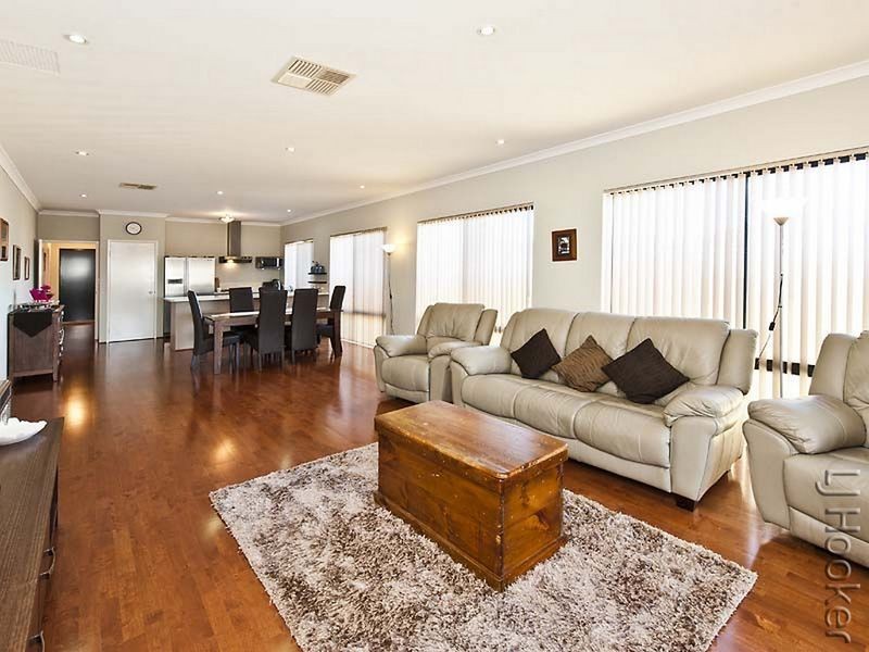 23 Lascelles Circus, Lakelands WA 6180