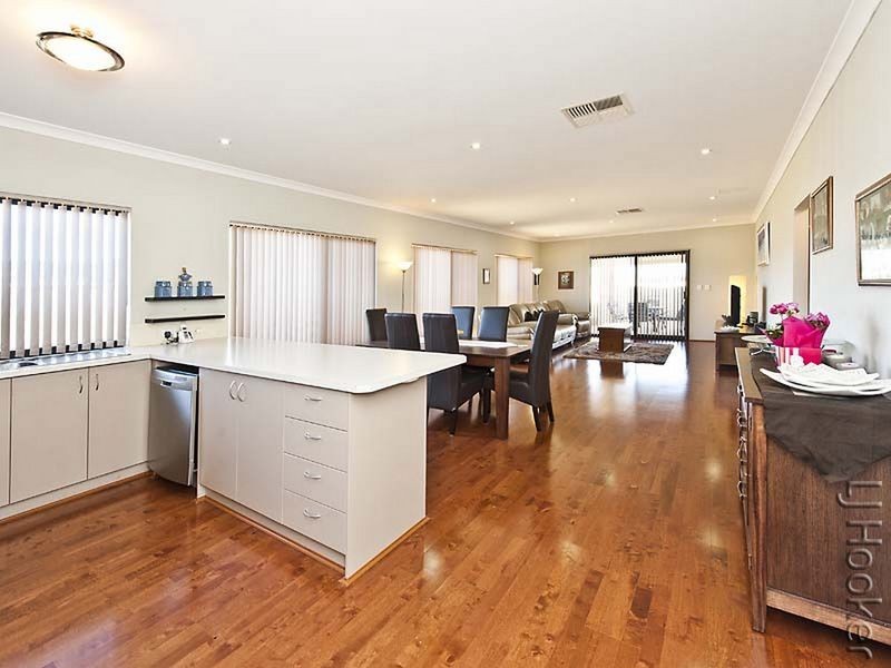 23 Lascelles Circus, Lakelands WA 6180