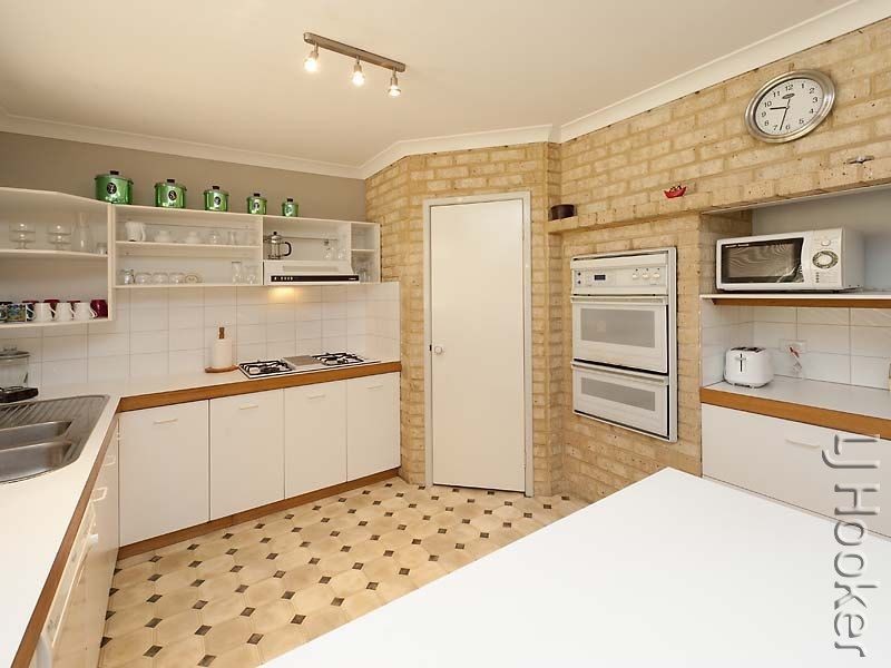 9 Sandford Crescent, Halls Head WA 6210