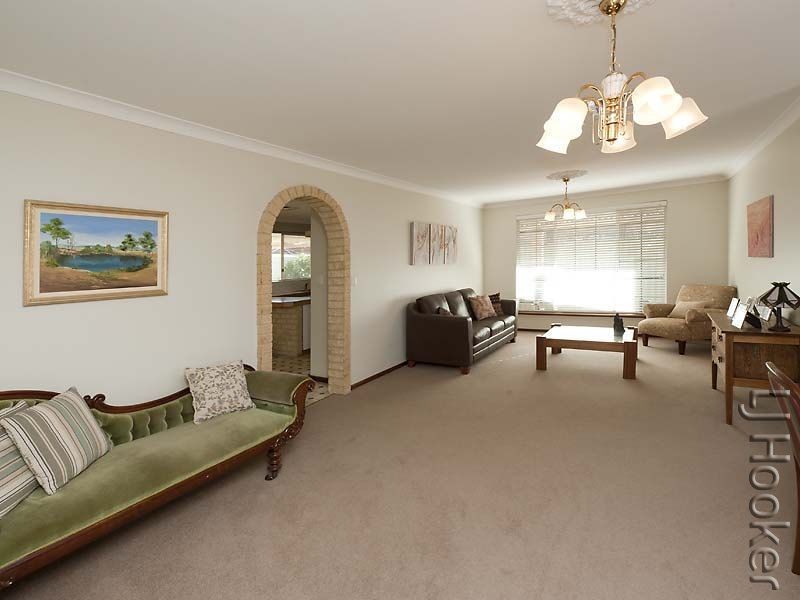 9 Sandford Crescent, Halls Head WA 6210