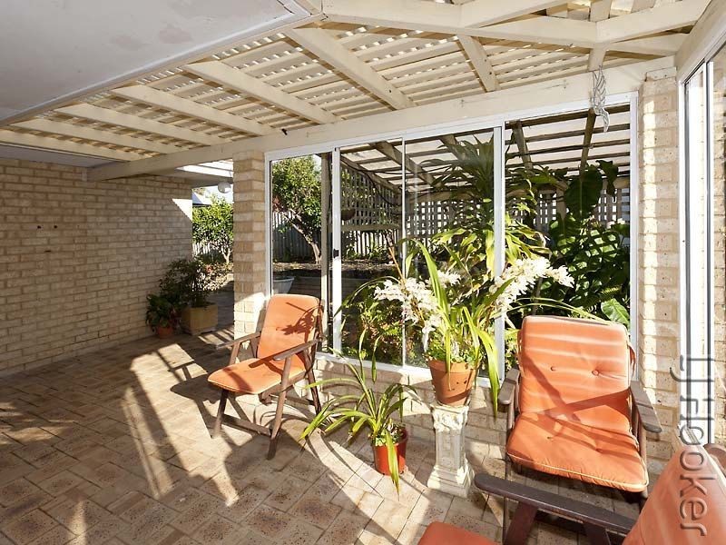 9 Sandford Crescent, Halls Head WA 6210