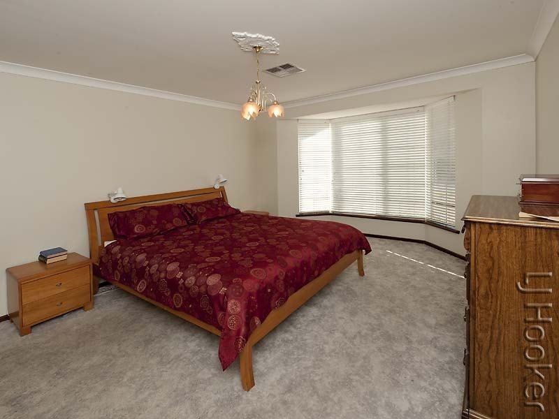 9 Sandford Crescent, Halls Head WA 6210