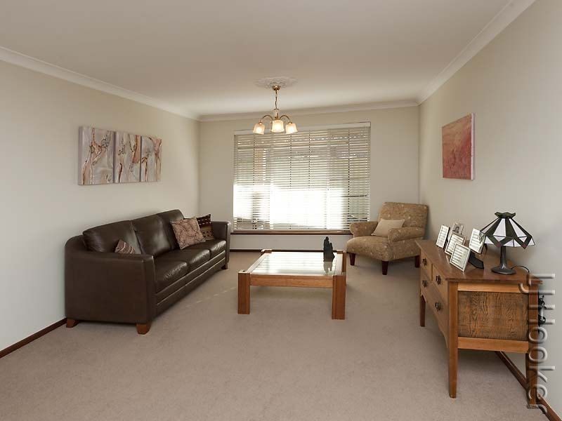 9 Sandford Crescent, Halls Head WA 6210