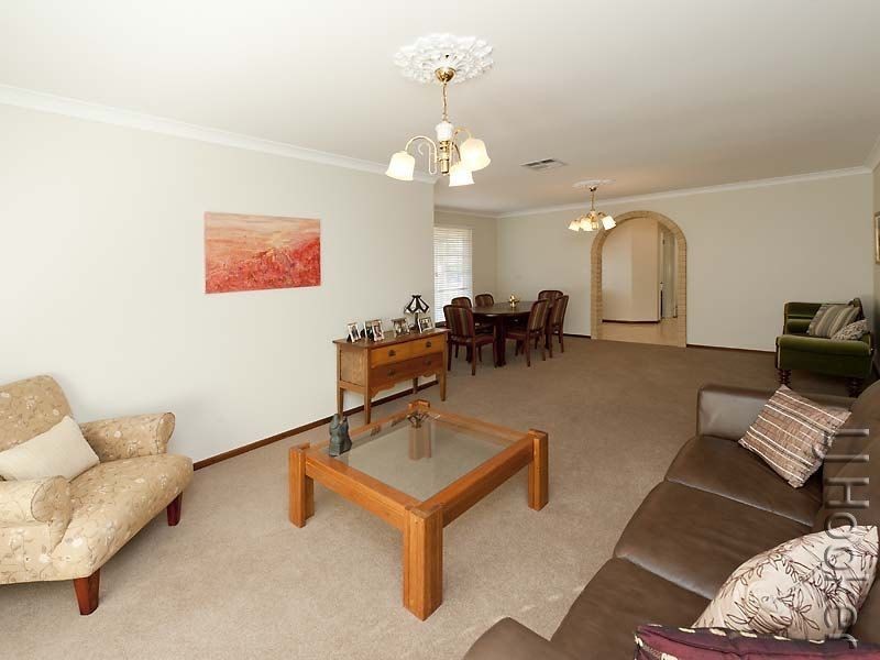 9 Sandford Crescent, Halls Head WA 6210