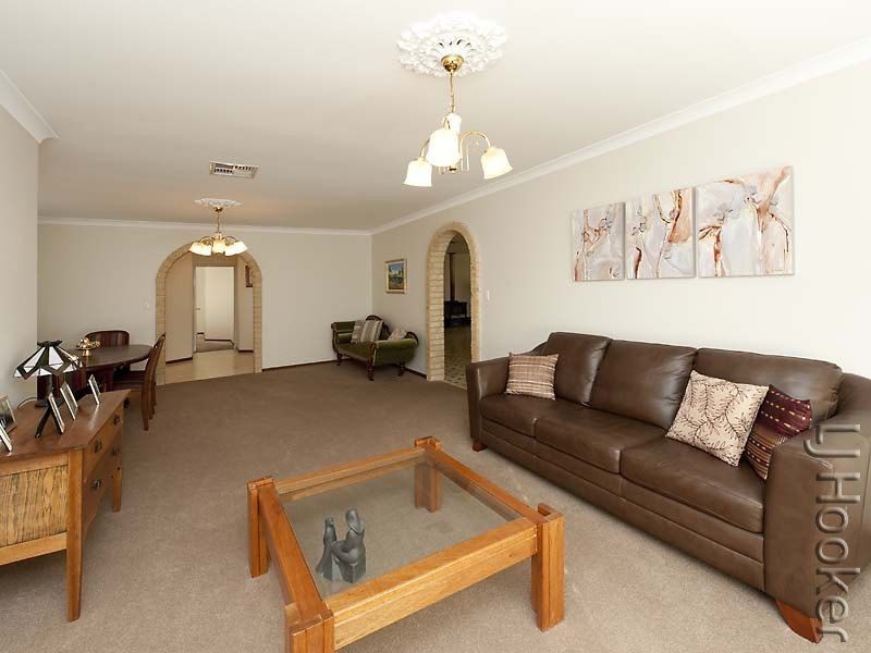 9 Sandford Crescent, Halls Head WA 6210