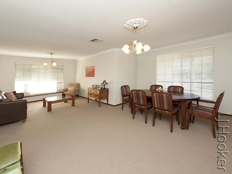9 Sandford Crescent, Halls Head WA 6210