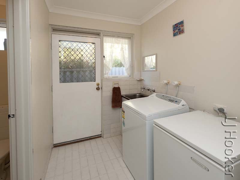 9 Sandford Crescent, Halls Head WA 6210