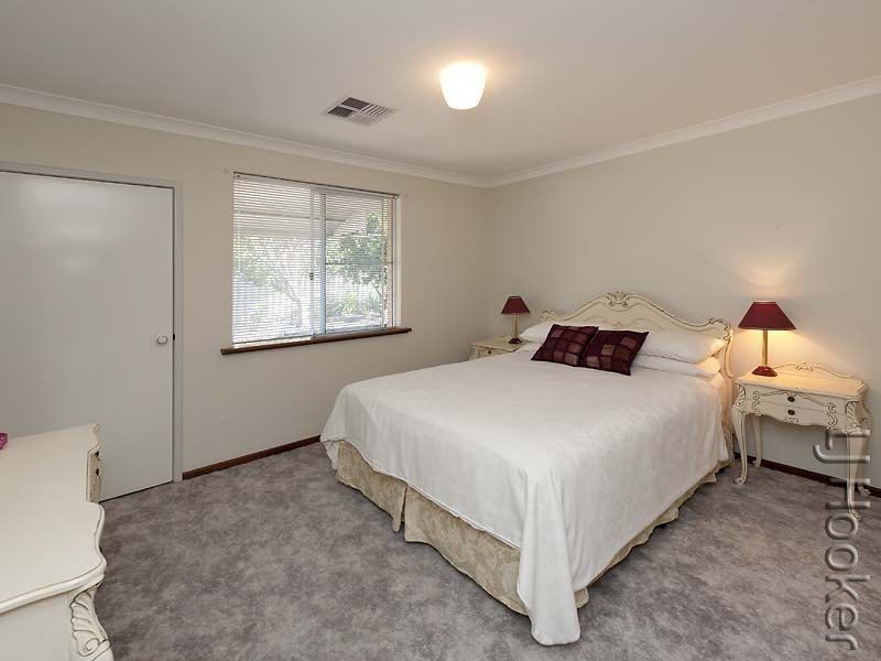 9 Sandford Crescent, Halls Head WA 6210